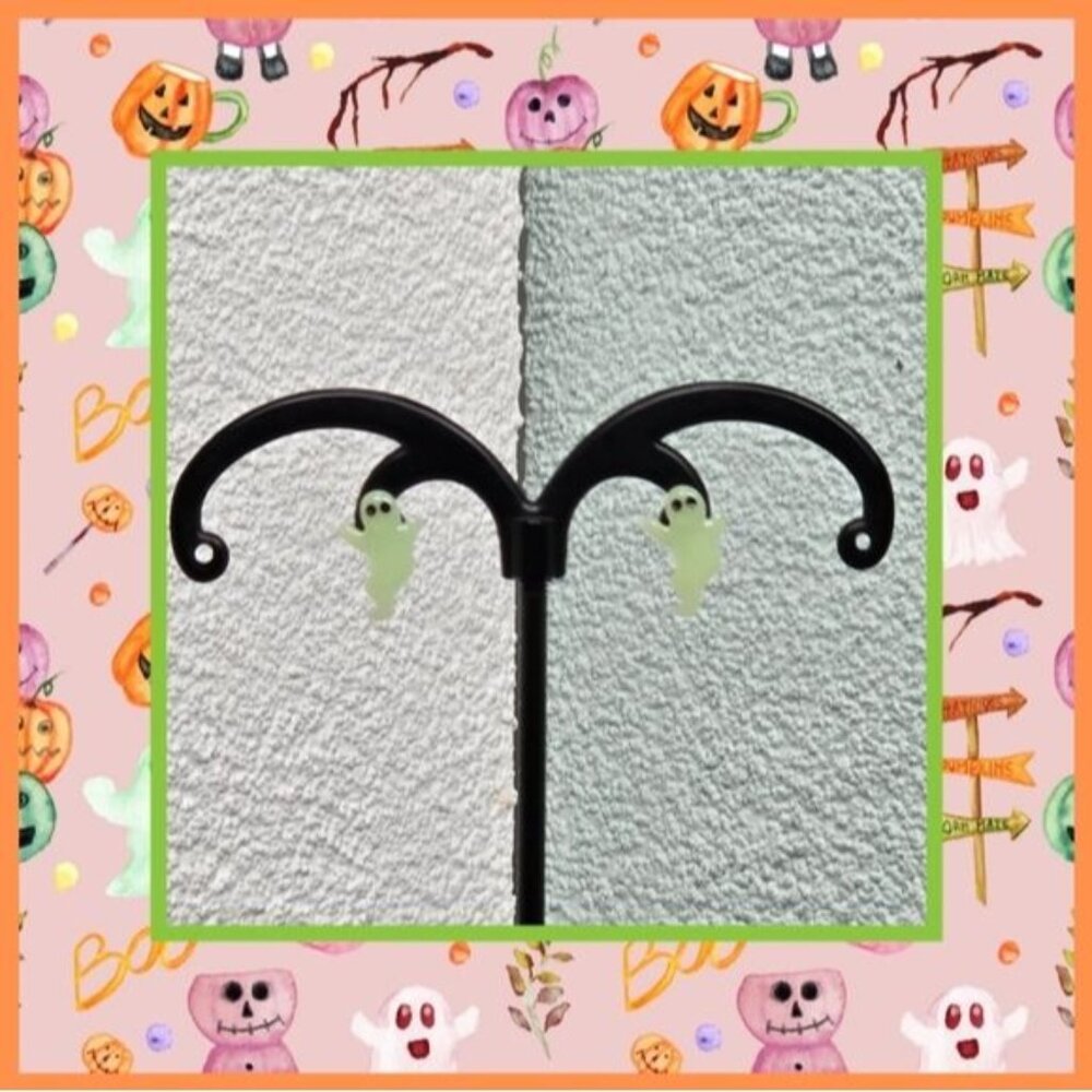 🎃‎ Glow-in-the-Dark Ghost Stud Earrings (NWOT)